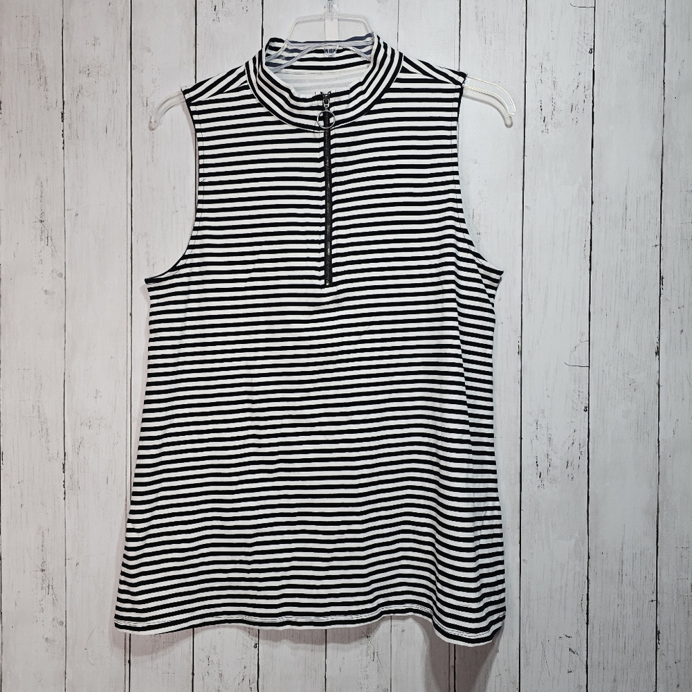 Torrid Black White Stripe 1/4 Zip Mock Neck Stretch Sleeveless Shirt Size 3X.
